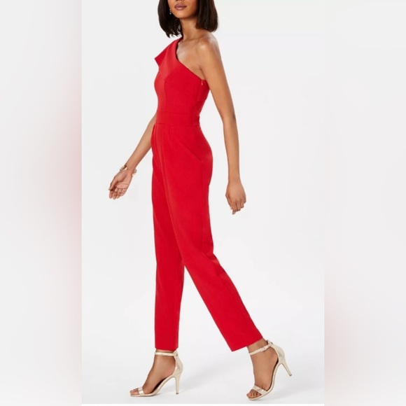VINCE CAMUTO Hot Red One-Shoulder with Asymmetrical Neckline Jumpsuit Size 2 NEW - Picture 3 of 8